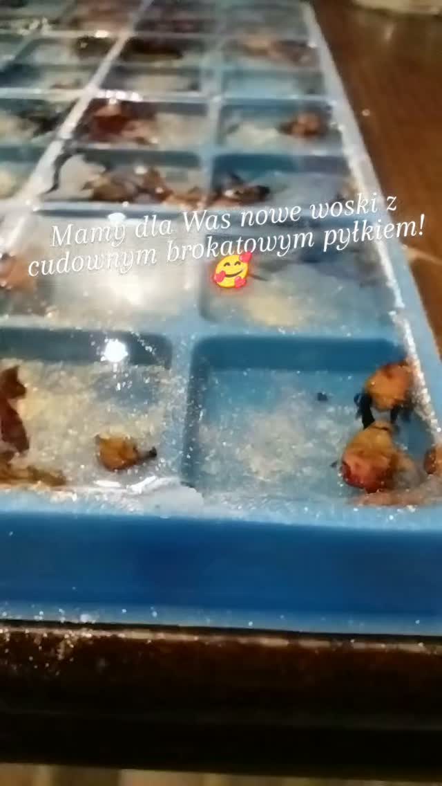 Do wyboru zapachy:

*Różana marmolada
*Bez Lilak
*Mandarynka i drzewo sandałowe
*Piña colada
*Black for Men
*Marcepan i czerwone wino.

🔥🔥🔥

Wszystkie woski dostępne przez kontakt na FB/IG/telefoniczny oraz na naszym stoisku na Oblężeniu Malborka. 💫✨🔥

#wosk #sojowe #brokat #sparkling #handmade